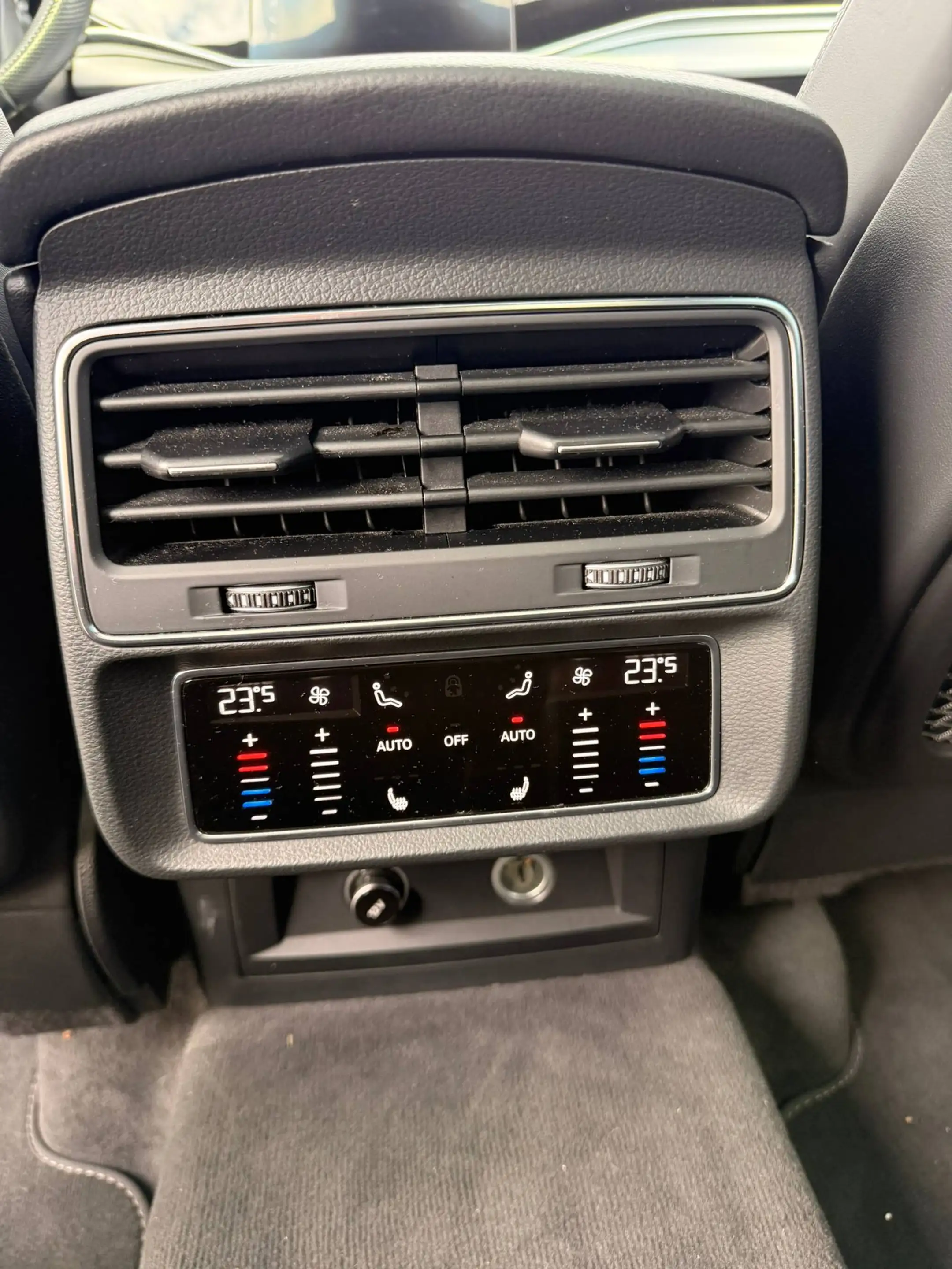 Audi SQ8 4.0 TDI quattro,AHK,Pano,360°,4xSzhg,Sitzklima,Leder,Navi, 8 fach — photo 19