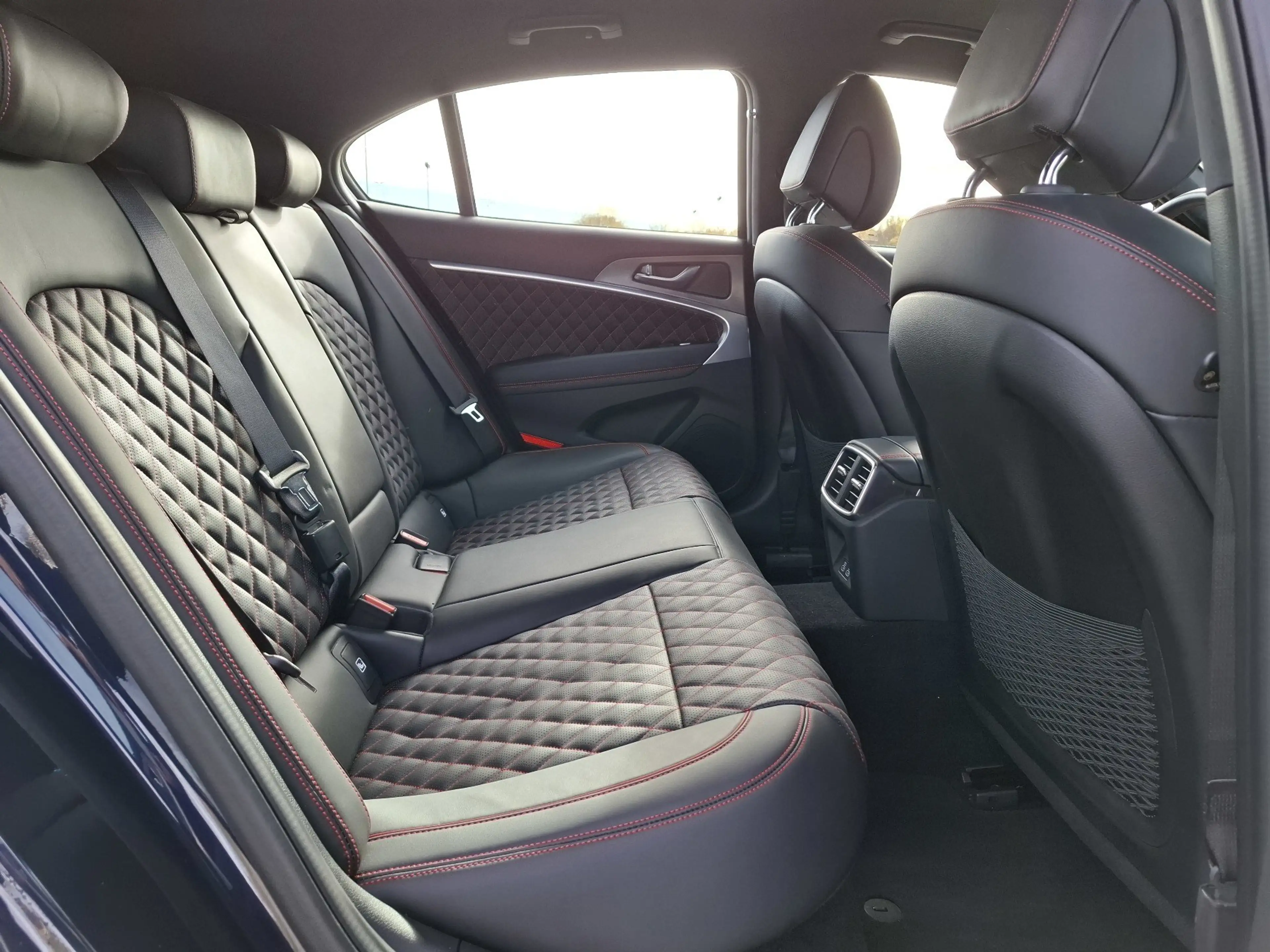 Genesis G70 GX8 Shooting Brake 2.0T AWD Sport — photo 14
