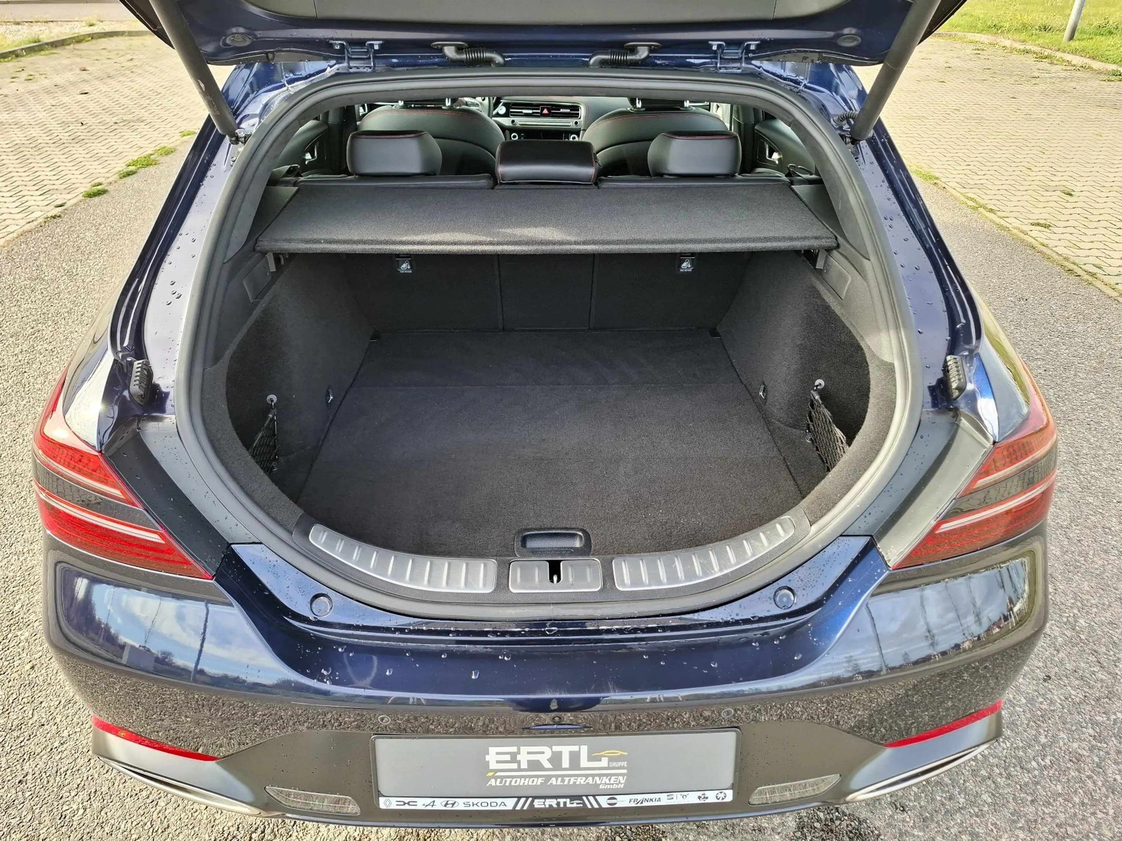Genesis G70 GX8 Shooting Brake 2.0T AWD Sport — photo 8