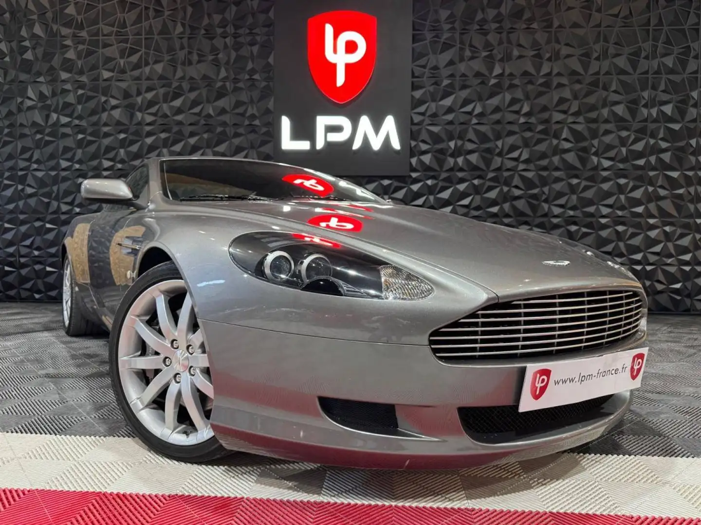 Aston Martin DB9 V12 5.9L Touchtronic2 Grau - 2