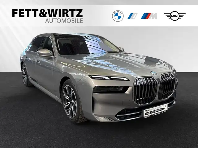 BMW i7 eDrive50 TV-Fond-Entertainment|SkyLounge
