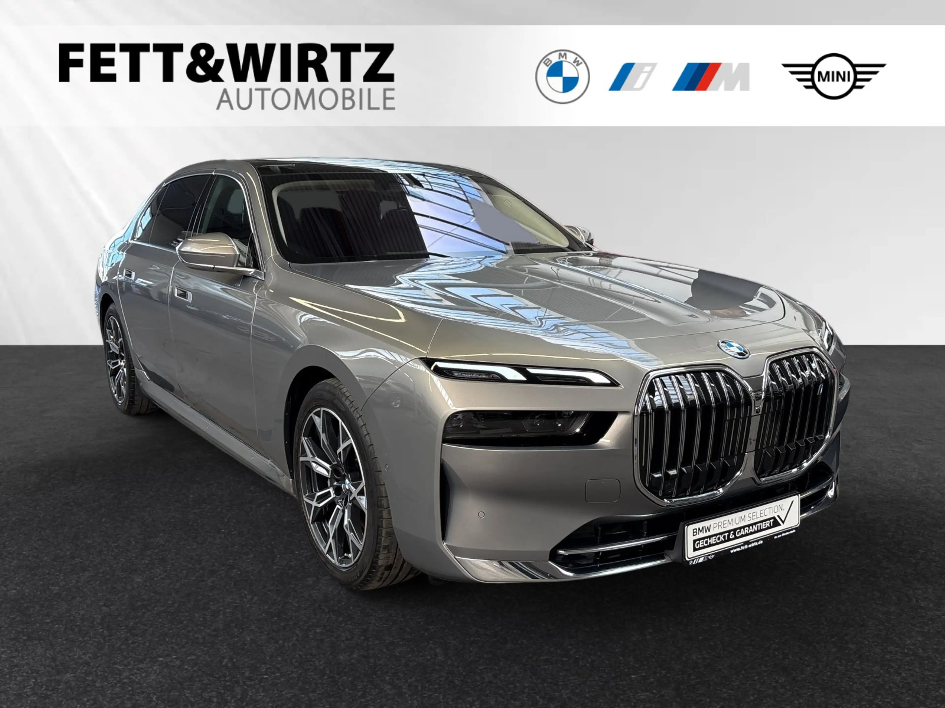 BMW i7 eDrive50 TV-Fond-Entertainment|SkyLounge