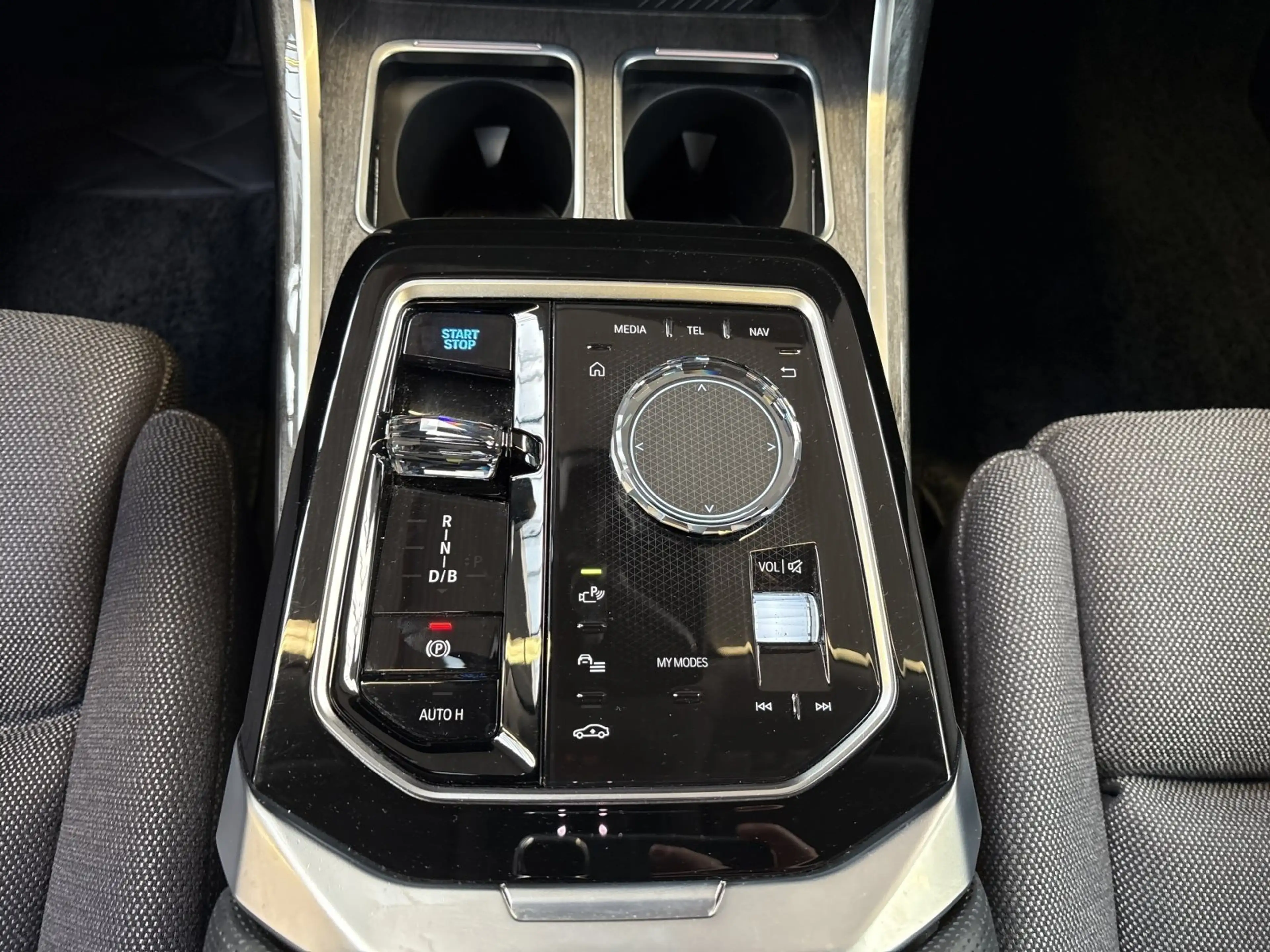 BMW i7 eDrive50 TV-Fond-Entertainment|SkyLounge — photo 13