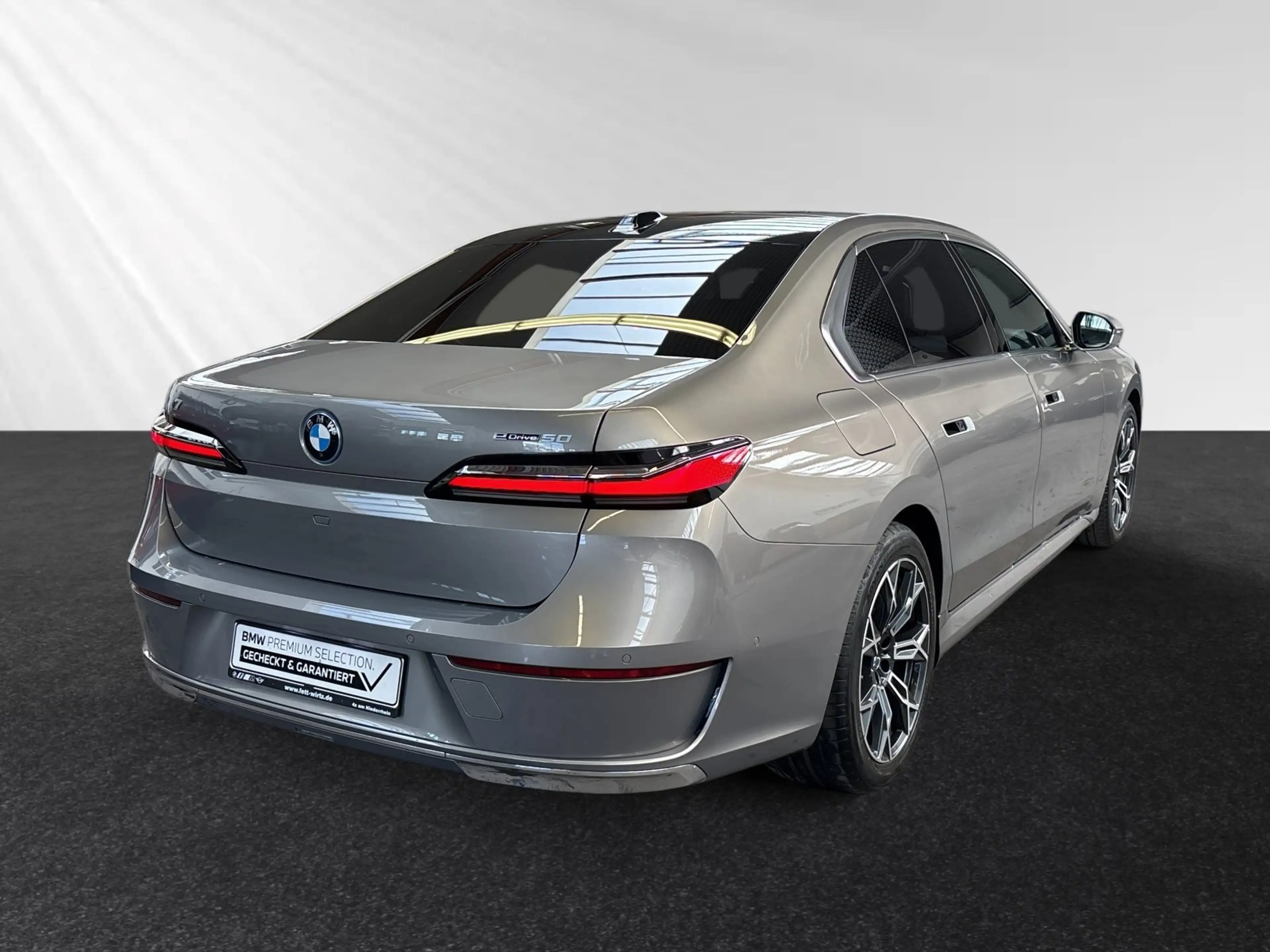 BMW i7 eDrive50 TV-Fond-Entertainment|SkyLounge — photo 3