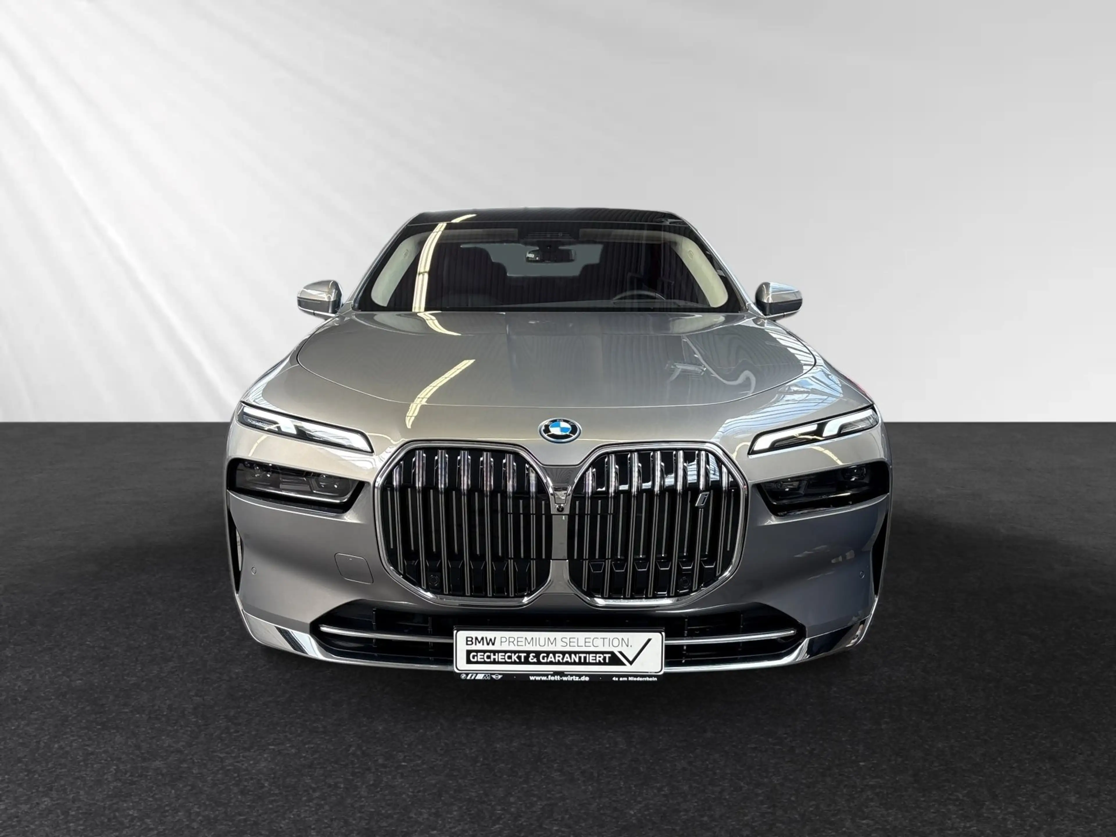 BMW i7 eDrive50 TV-Fond-Entertainment|SkyLounge — photo 7
