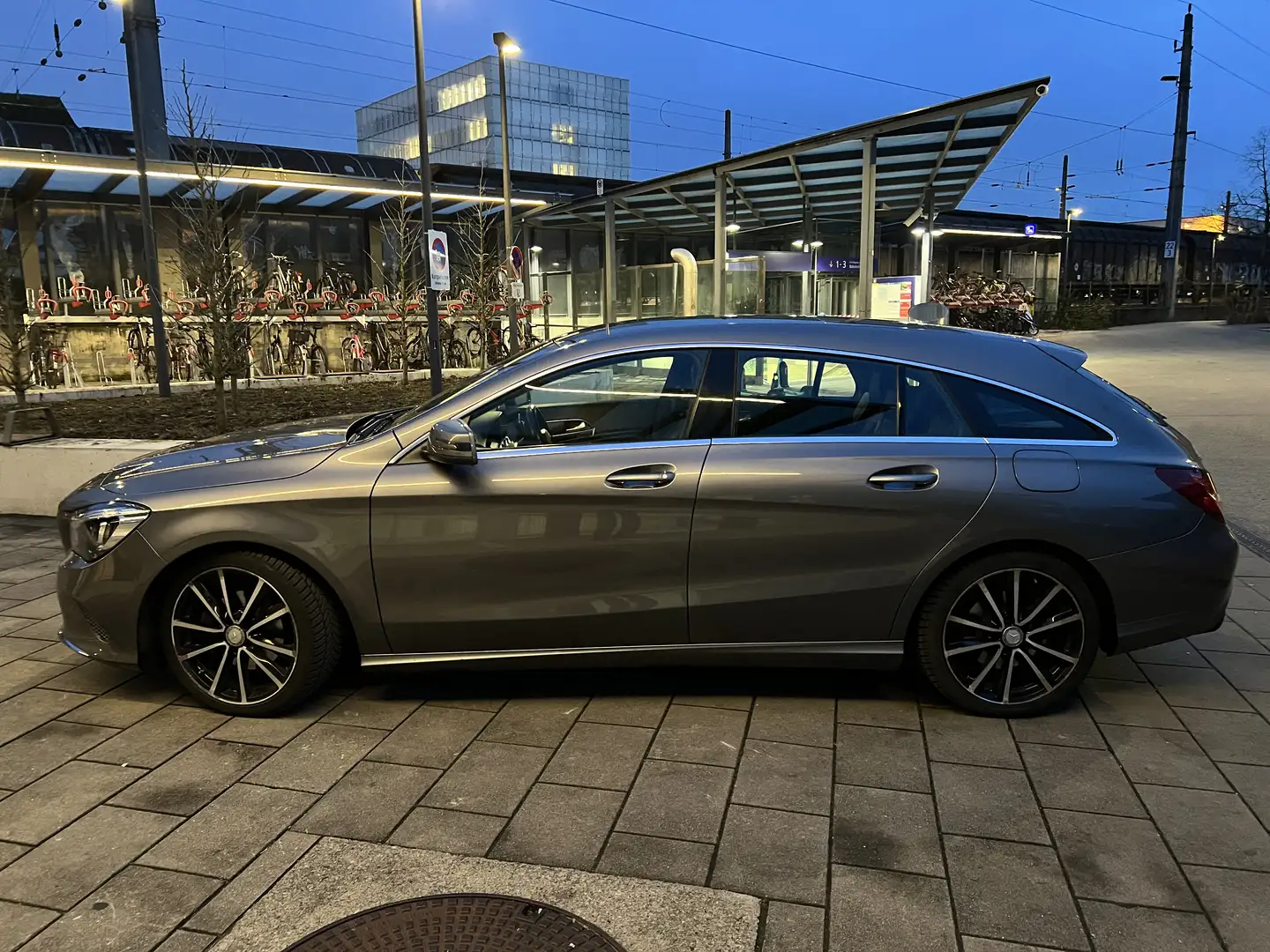 Mercedes-Benz CLA 200 CLA 200 d Shooting Brake Grau - 1