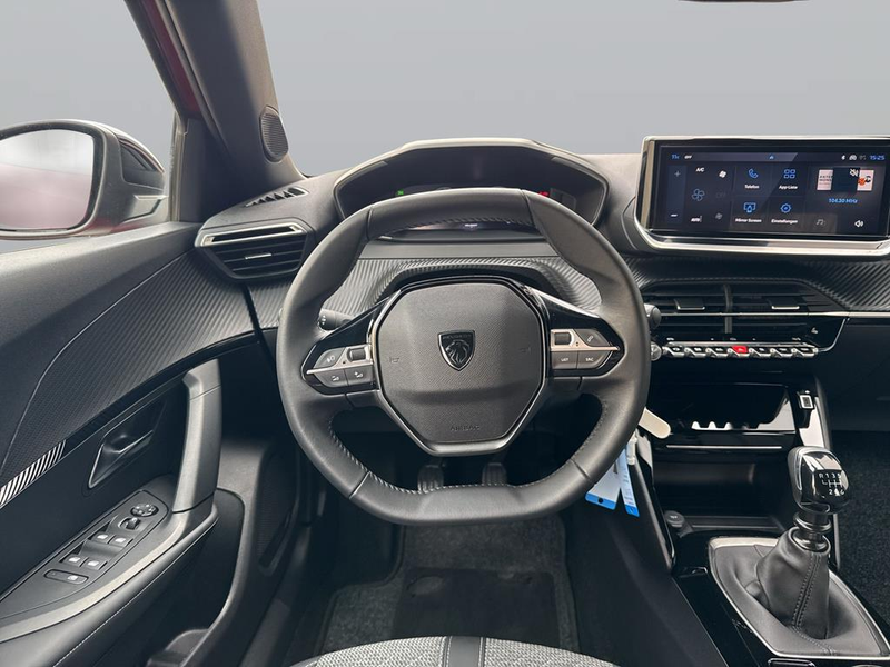 Peugeot 2008 1.2 PureTech 100 Allure — photo 12