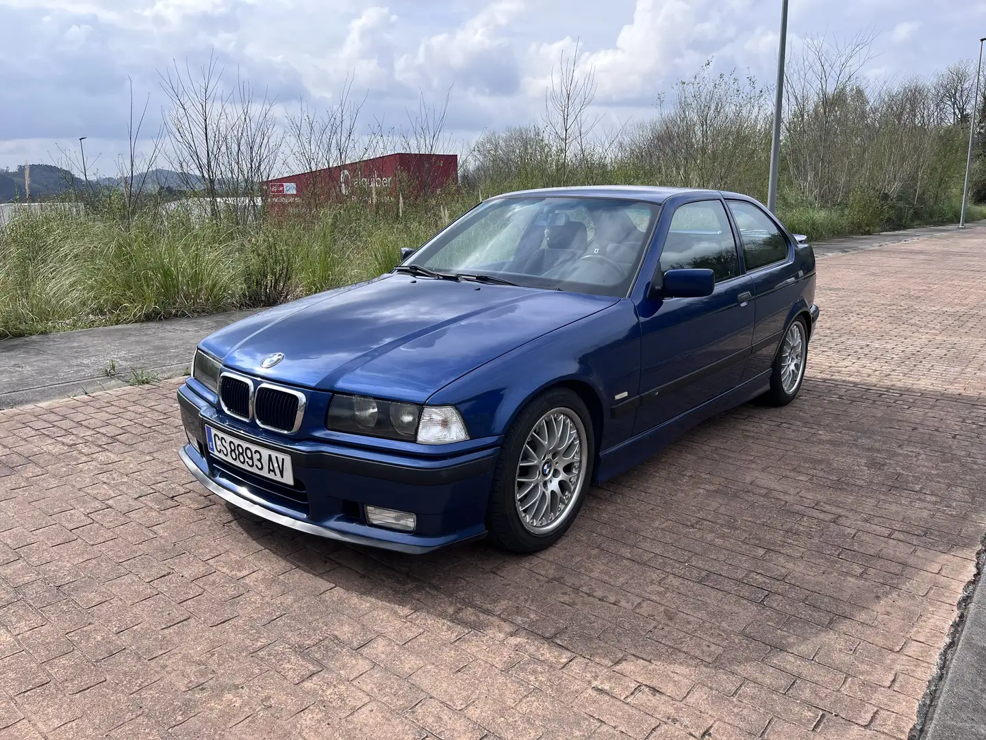 BMW 323 323ti Compact - 1