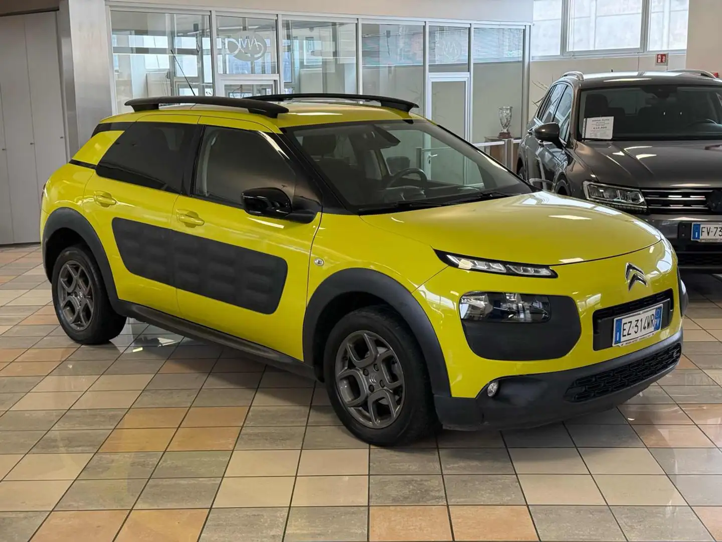 Citroen C4 Cactus BlueHDi 100 S&S Shine Giallo - 2