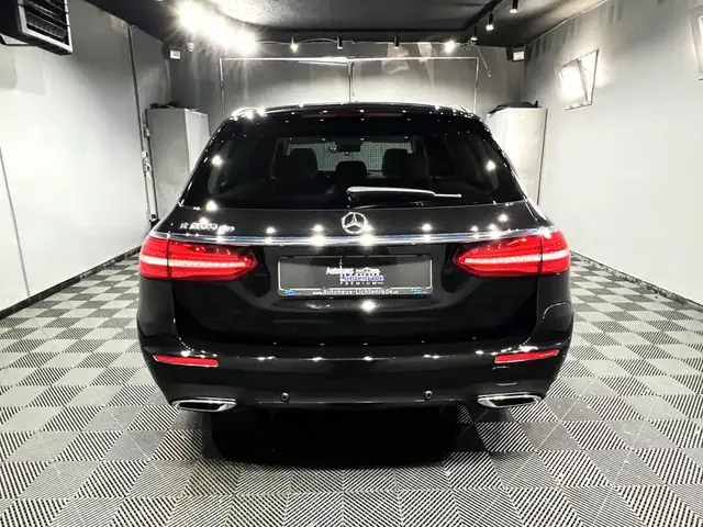 Mercedes-Benz 300 view 7
