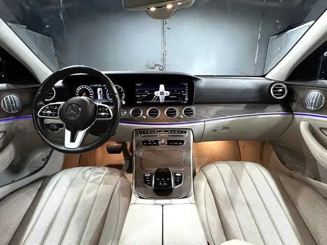 Mercedes-Benz 300 view 13