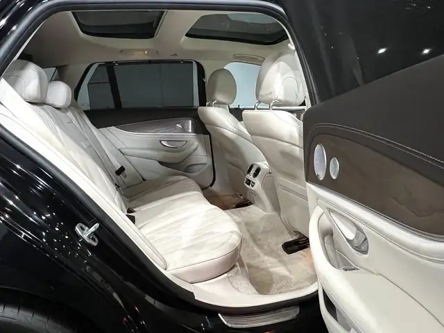 Mercedes-Benz 300 view 11