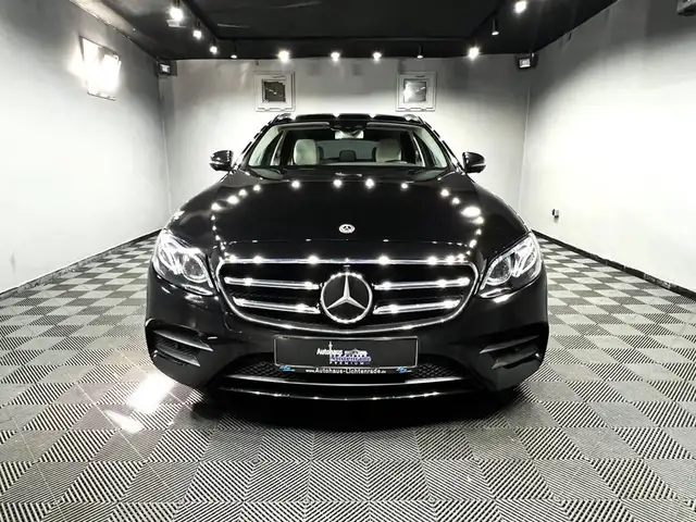 Mercedes-Benz 300 view 6