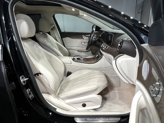 Mercedes-Benz 300 view 10
