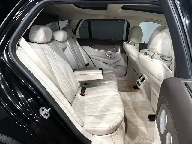 Mercedes-Benz 300 view 12