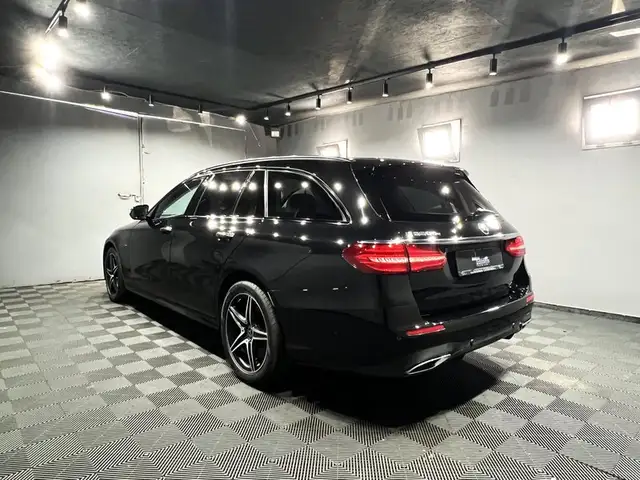 Mercedes-Benz 300 view 3