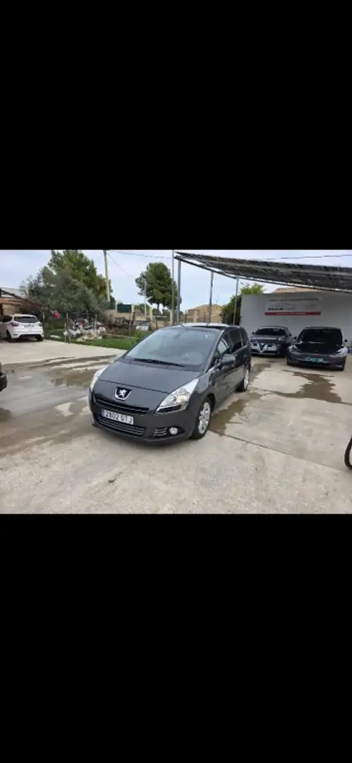 Peugeot 5008 1.6HDI Sport Pack 112 Gris - 1