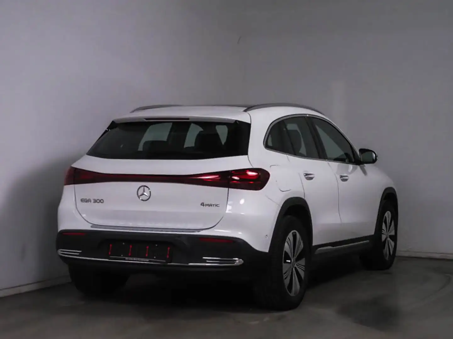 Mercedes-Benz EQA 300 4M ADVANCED PLUS/PANO/AHK/LED/360'/SOUND Weiß - 2