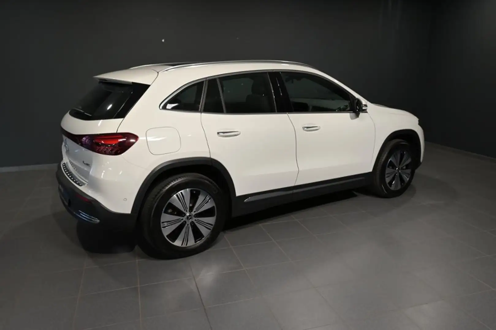 Mercedes-Benz EQA 300 4M ADVANCED PLUS/PANO/AHK/LED/360'/SOUND Blanc - 2