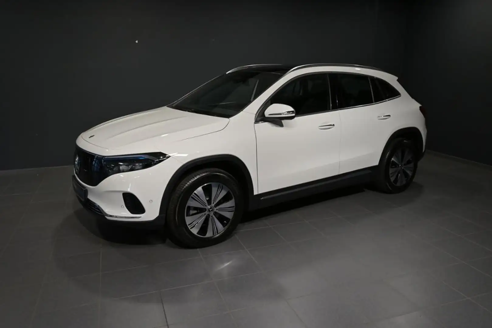 Mercedes-Benz EQA 300 4M ADVANCED PLUS/PANO/AHK/LED/360'/SOUND Blanc - 1