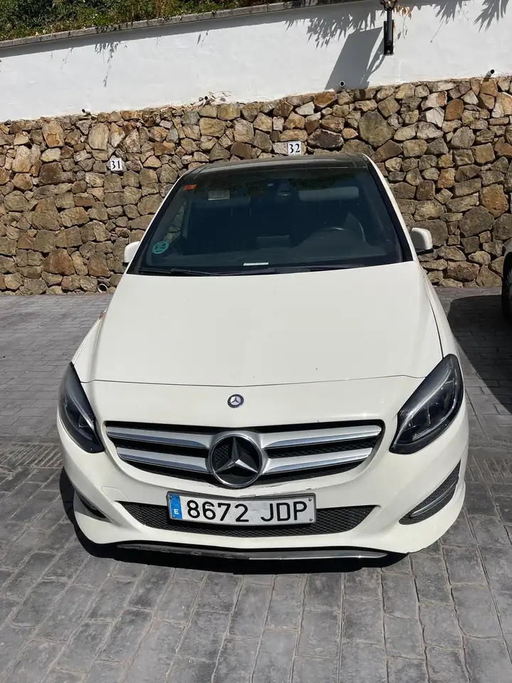 Mercedes-Benz B 180