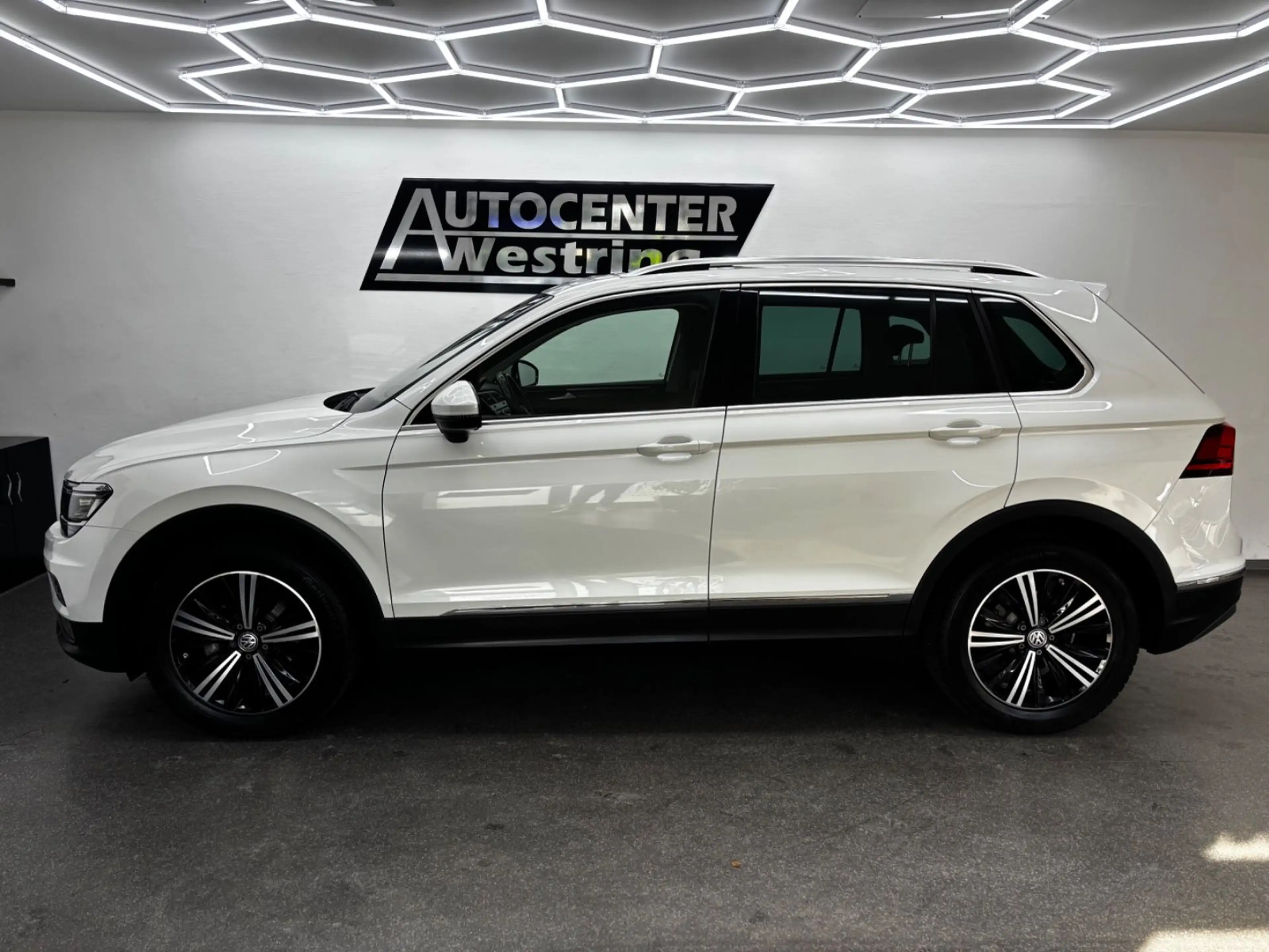 Volkswagen Tiguan 2.0 TDI Highline*4Motion*PANO*LED*Navi — photo 2