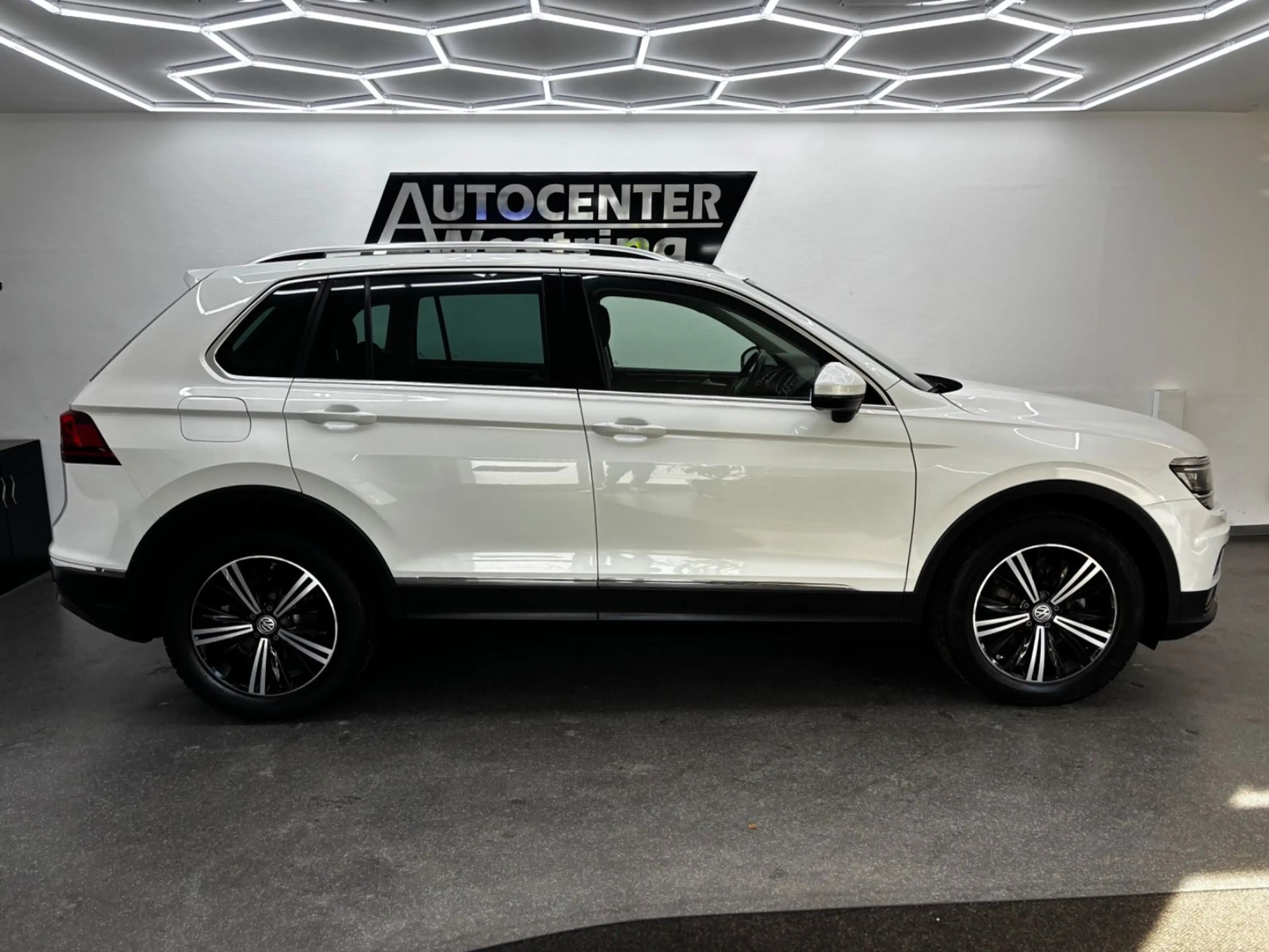 Volkswagen Tiguan 2.0 TDI Highline*4Motion*PANO*LED*Navi — photo 5