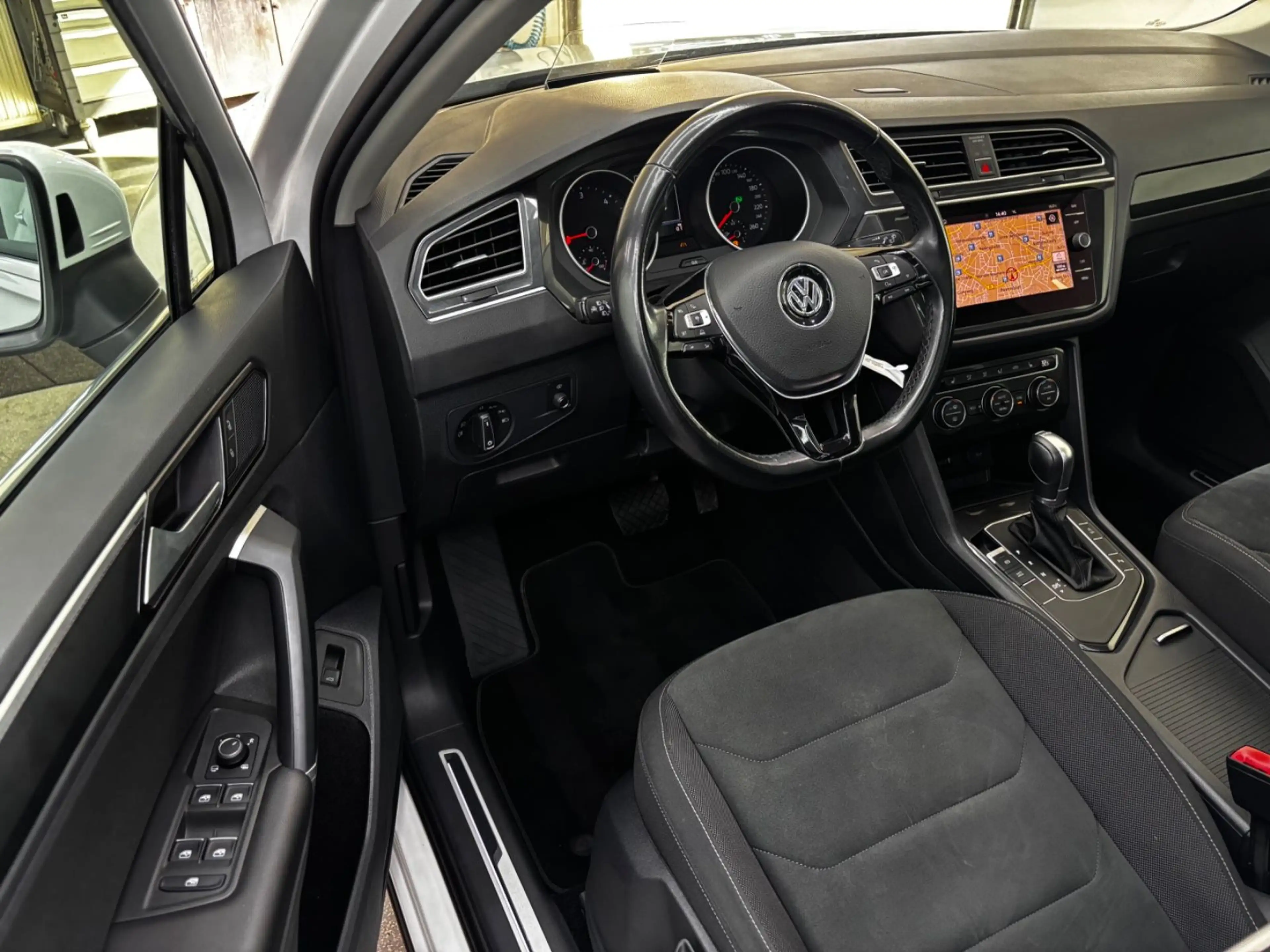 Volkswagen Tiguan 2.0 TDI Highline*4Motion*PANO*LED*Navi — photo 7