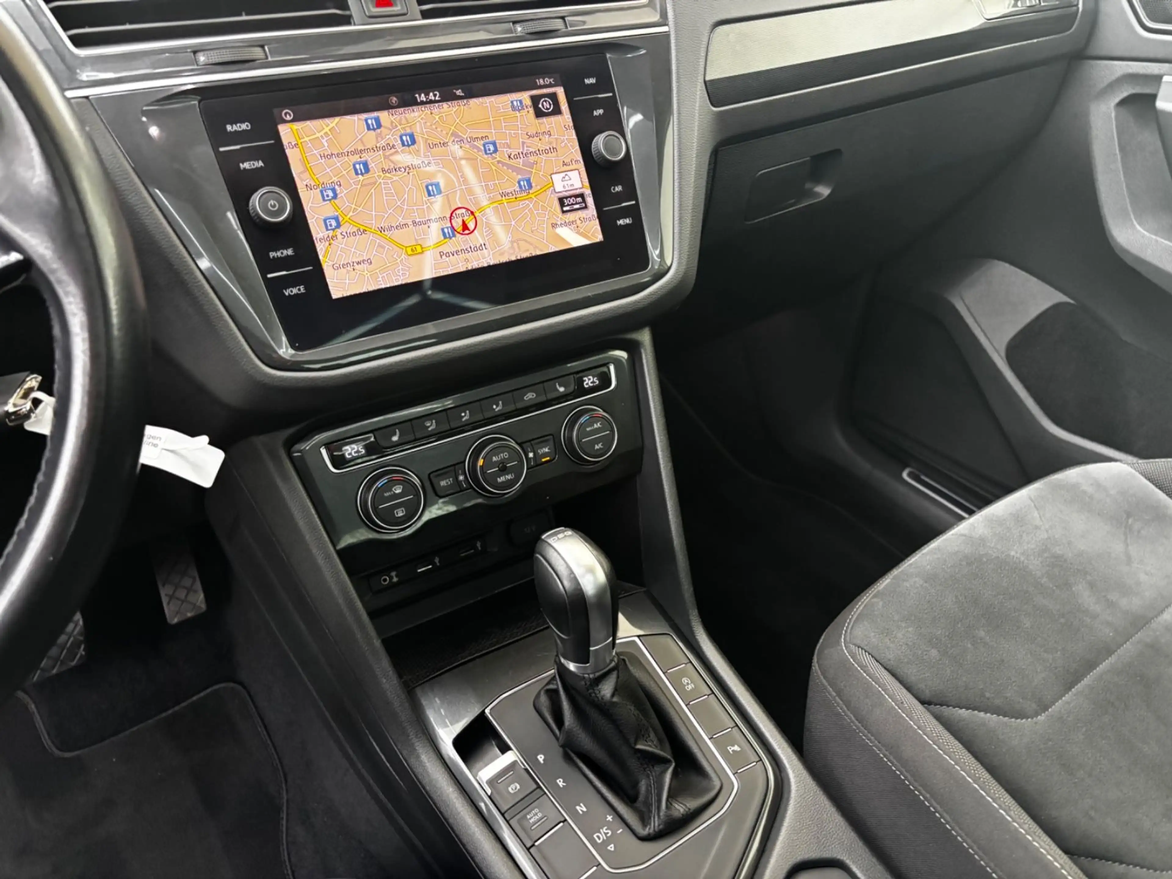 Volkswagen Tiguan 2.0 TDI Highline*4Motion*PANO*LED*Navi — photo 9