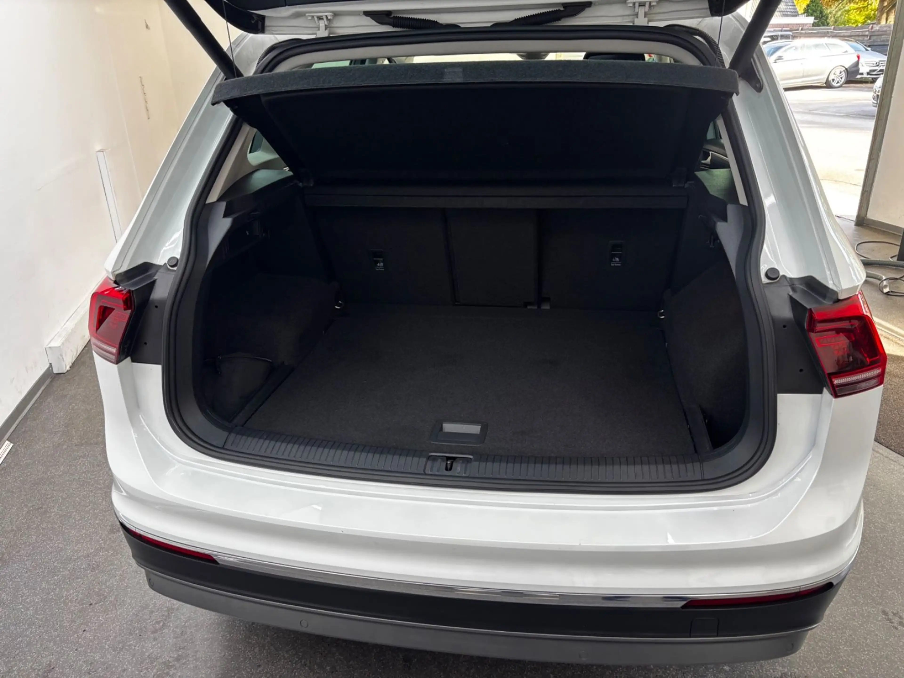 Volkswagen Tiguan 2.0 TDI Highline*4Motion*PANO*LED*Navi — photo 16
