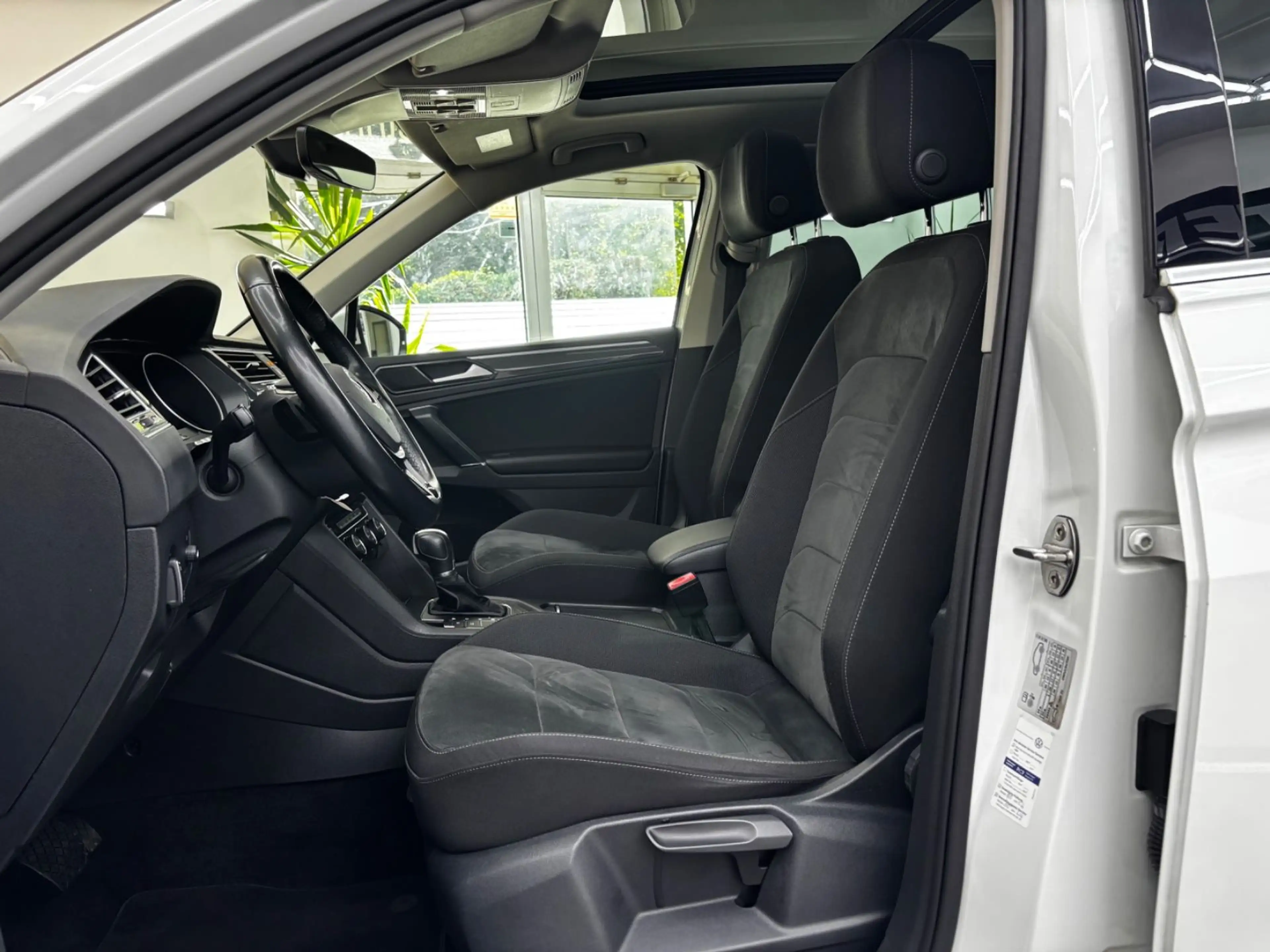 Volkswagen Tiguan 2.0 TDI Highline*4Motion*PANO*LED*Navi — photo 11