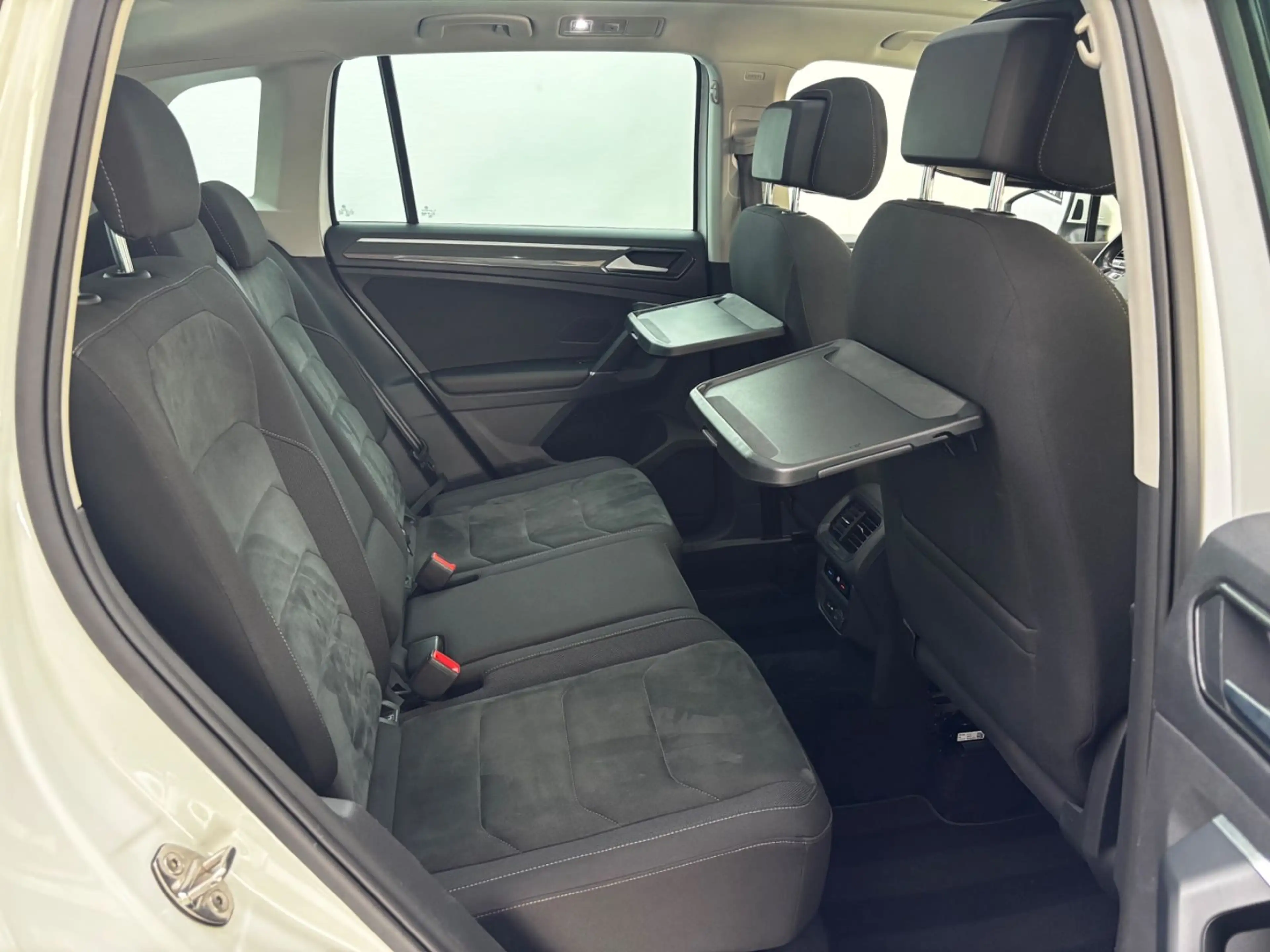 Volkswagen Tiguan 2.0 TDI Highline*4Motion*PANO*LED*Navi — photo 14
