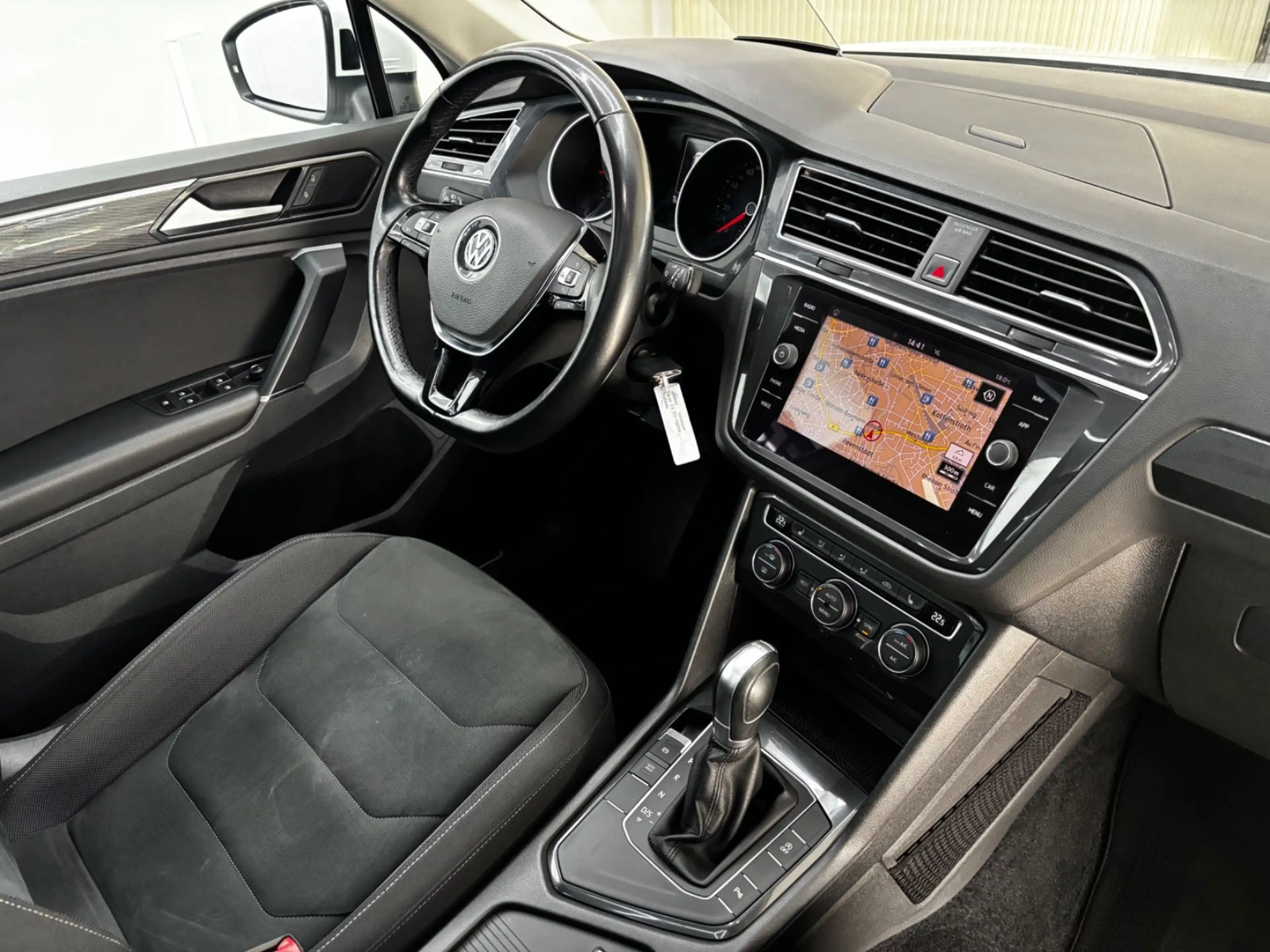Volkswagen Tiguan 2.0 TDI Highline*4Motion*PANO*LED*Navi — photo 10