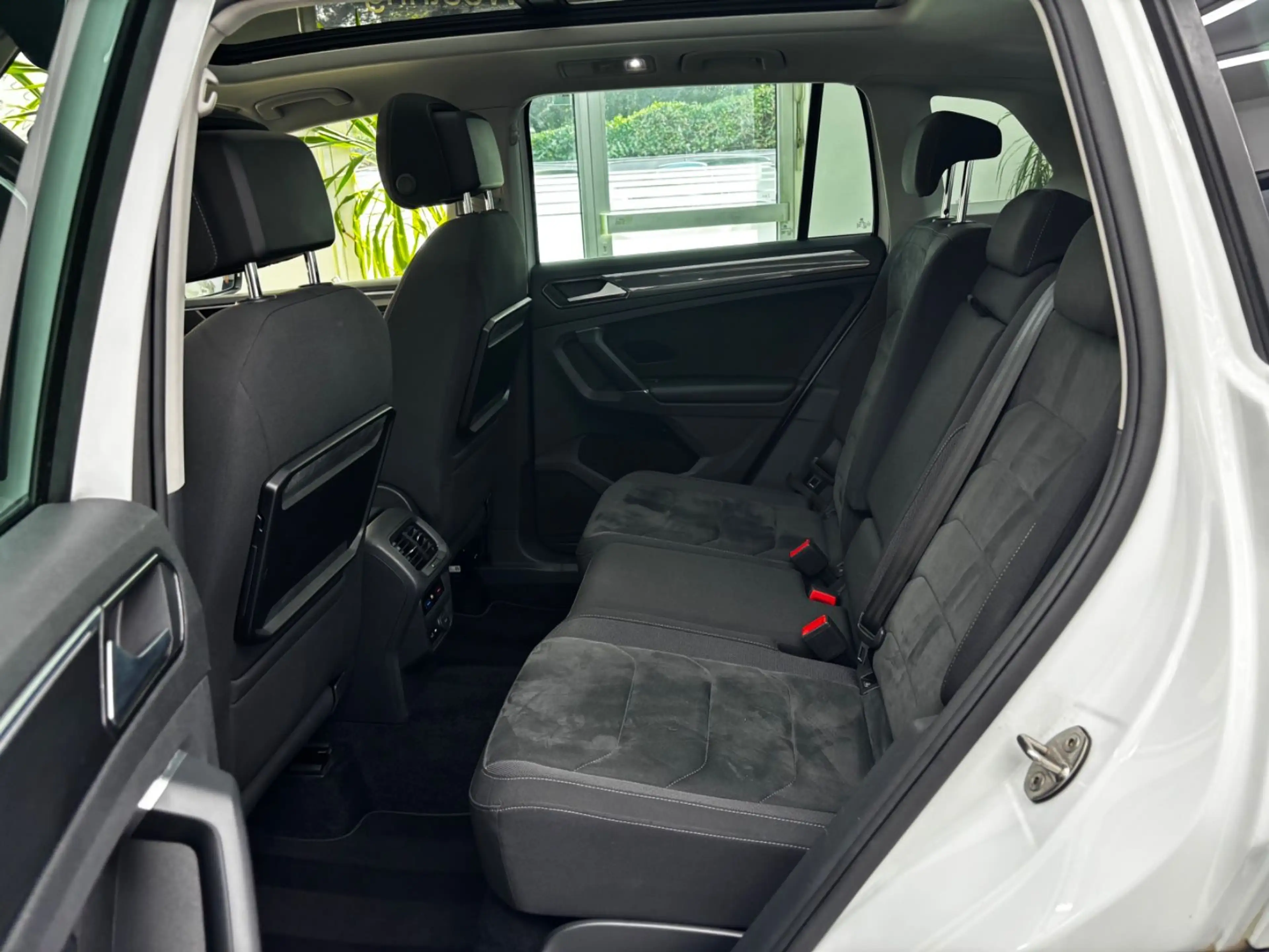 Volkswagen Tiguan 2.0 TDI Highline*4Motion*PANO*LED*Navi — photo 13