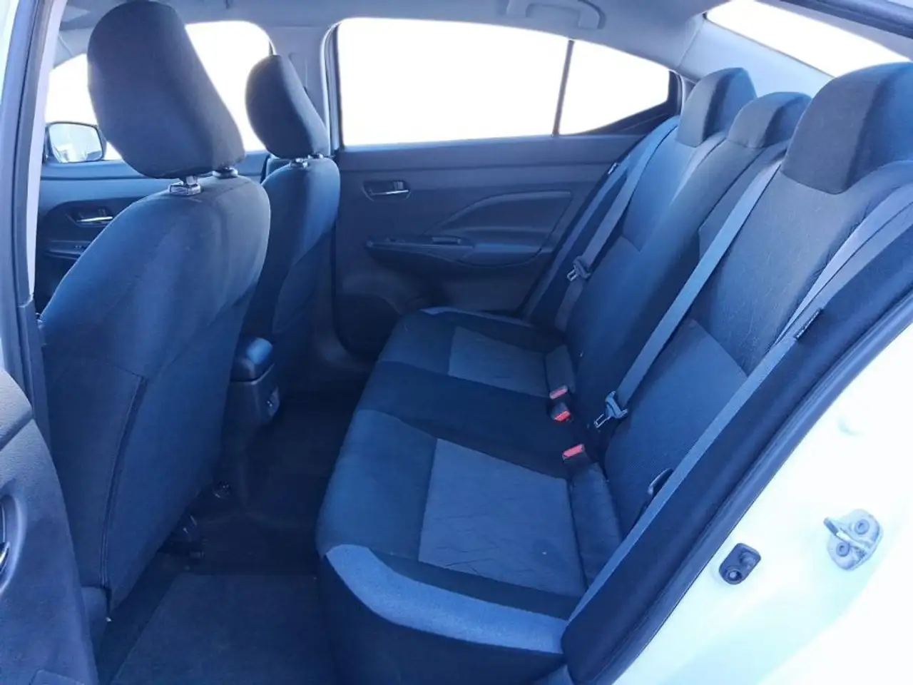 Nissan Versa снимка Nissan Versa