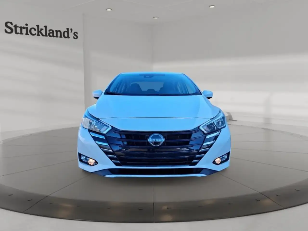 Nissan Versa снимка Nissan Versa