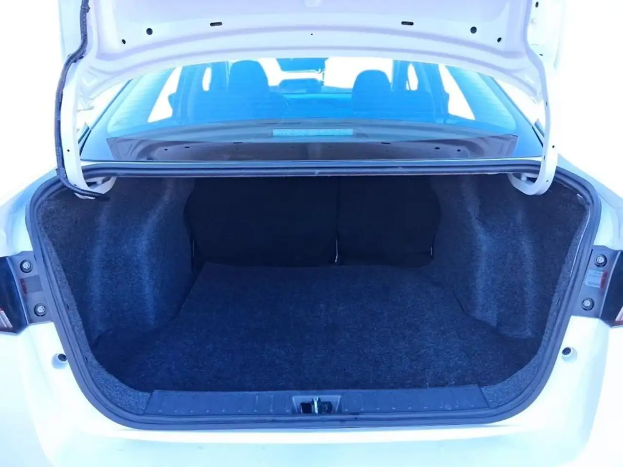 Nissan Versa снимка Nissan Versa