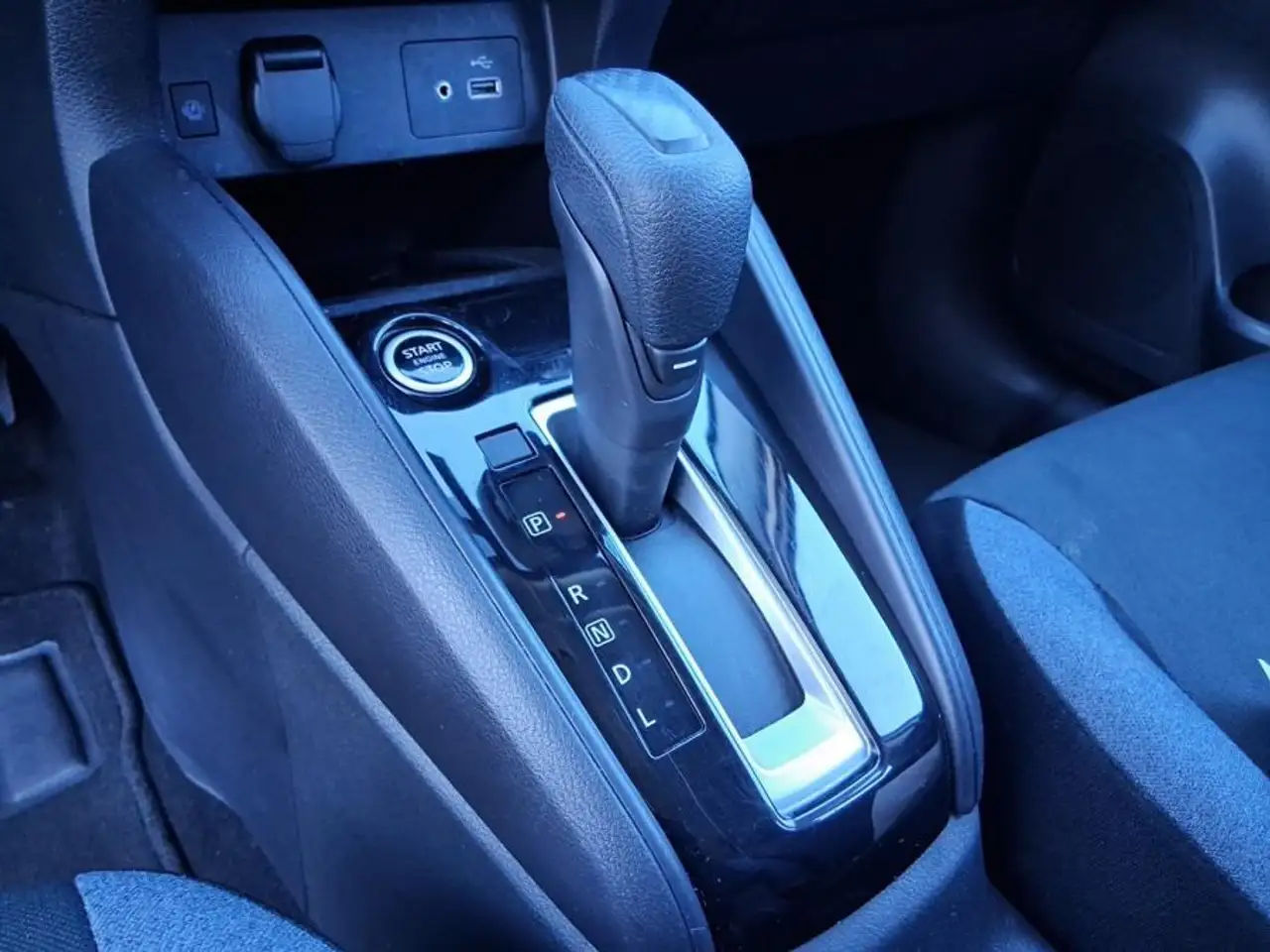 Nissan Versa снимка Nissan Versa