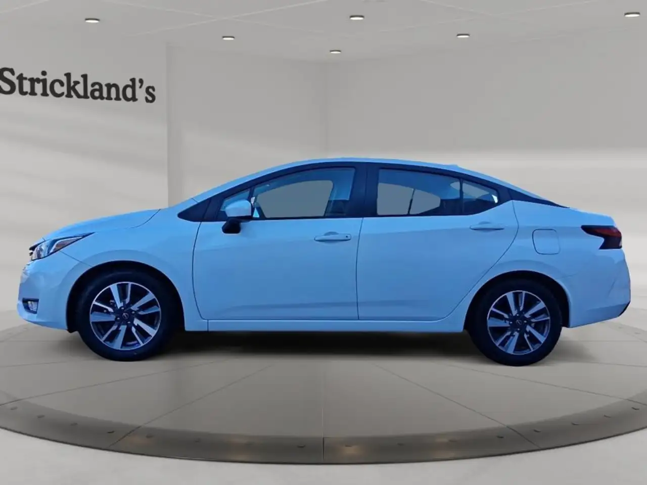 Nissan Versa снимка Nissan Versa