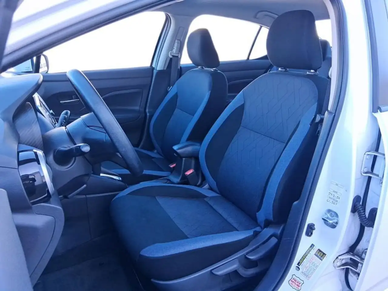 Nissan Versa снимка Nissan Versa