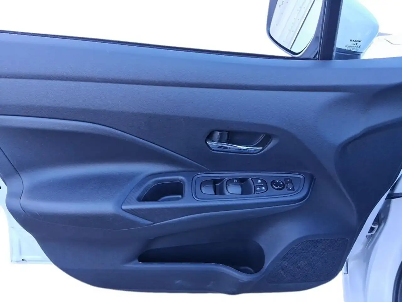 Nissan Versa снимка Nissan Versa