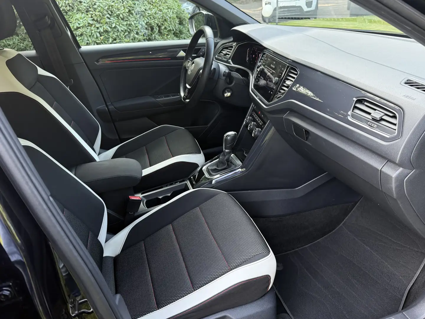 Volkswagen T-Roc 1.5 TSI Sport Zwart - 2