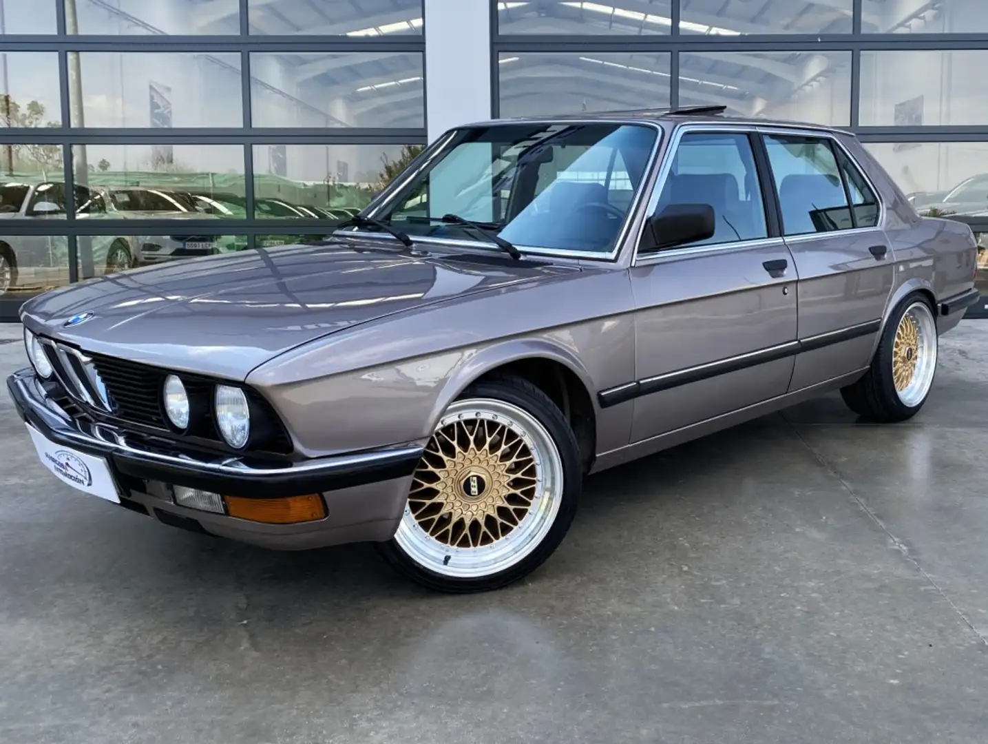 BMW 524 td Braun - 1