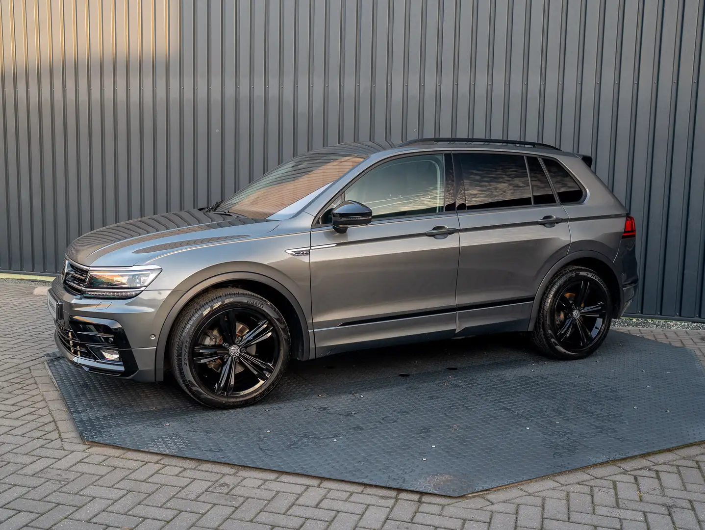 Volkswagen Tiguan 1.5 TSI R-Line Business | Trekhaak wegkl. | Head U Grijs - 2
