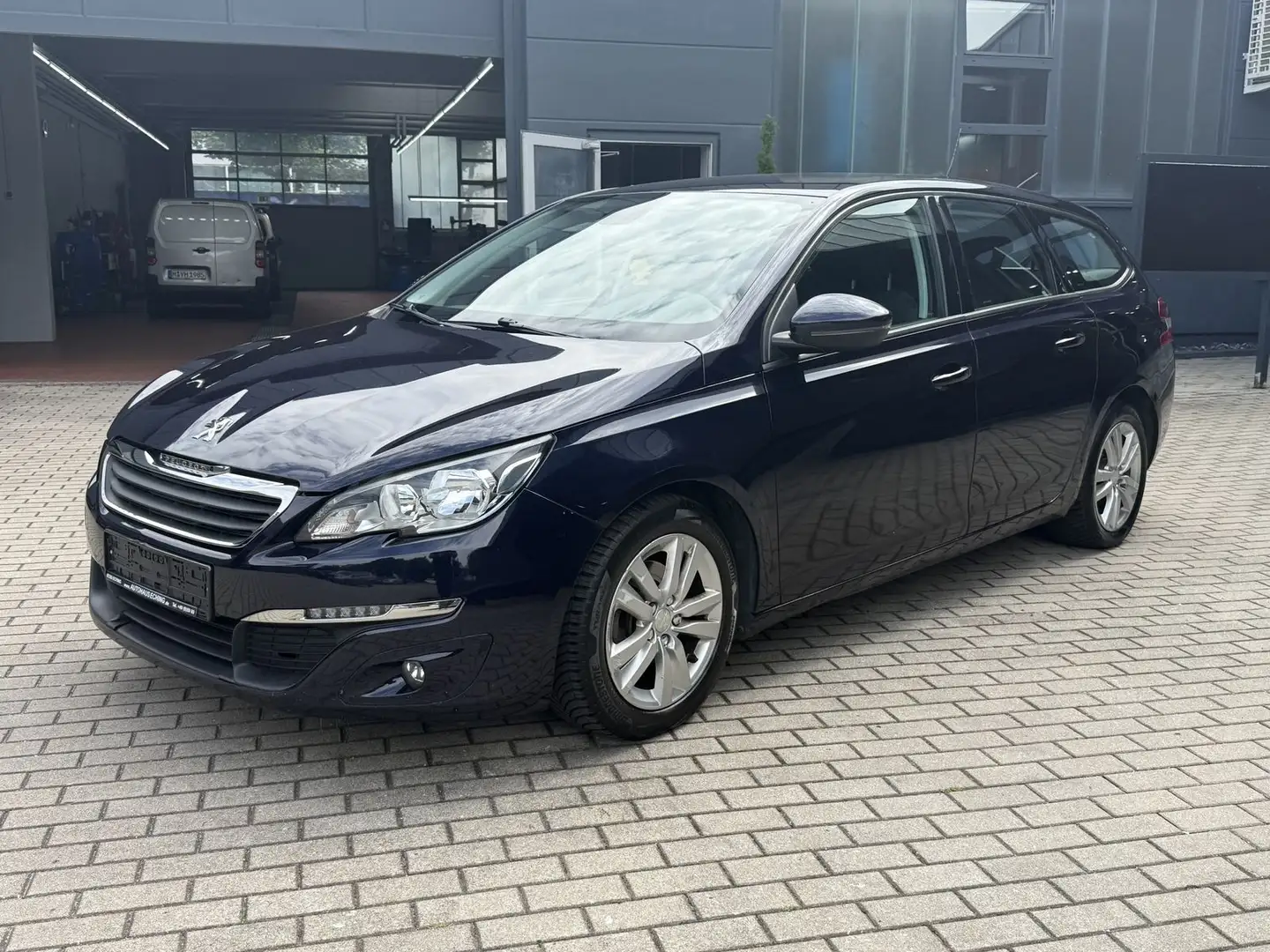 Peugeot 308 Business-Line Grau - 1