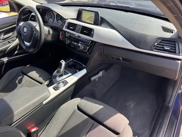 BMW 3 Series view 10