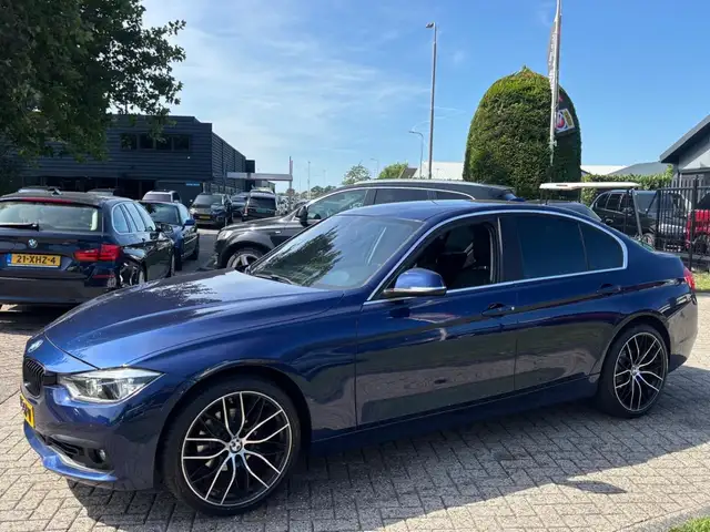 BMW 3 Series view 5