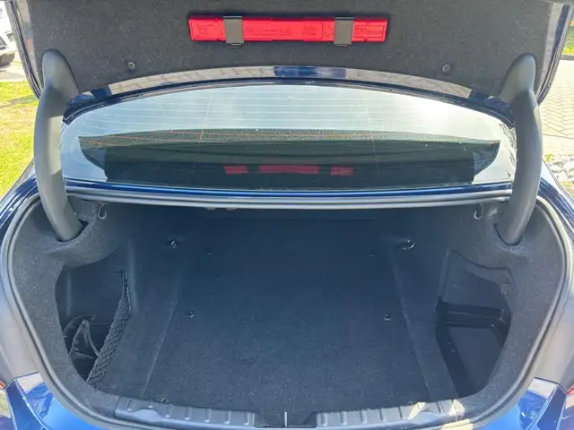 BMW 3 Series view 20