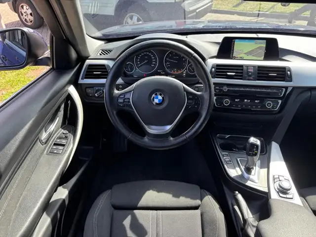 BMW 3 Series view 9