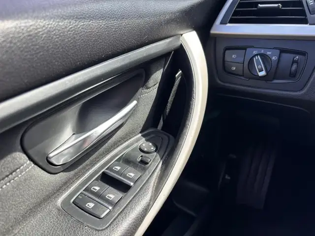 BMW 3 Series view 14